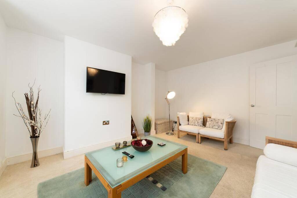 Villa Aderta Stylish House à Poole Extérieur photo