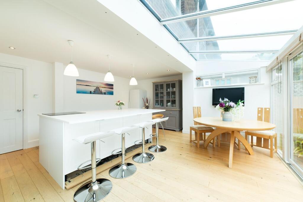 Villa Aderta Stylish House à Poole Extérieur photo